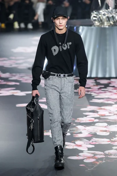 Look 12